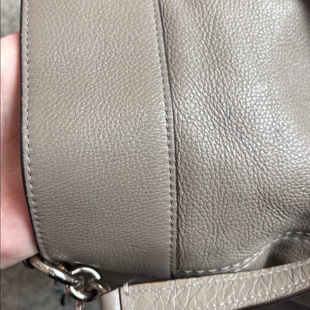 COACH Lexy Fog (Gray) Pebble Leather 3 Compartment Shoulder Bag #F27593 - Picture 4 of 16